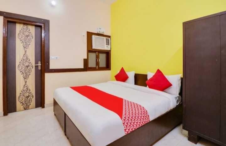Hotel O Jas Inn Near Star Mall Gurgaon Esterno foto