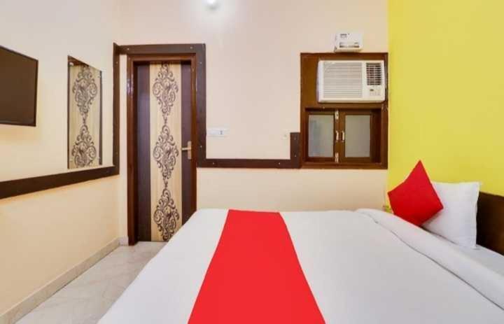 Hotel O Jas Inn Near Star Mall Gurgaon Esterno foto